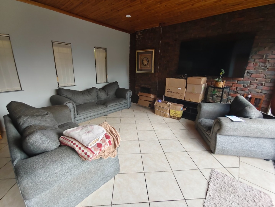 To Let 3 Bedroom Property for Rent in Fleurdal Free State